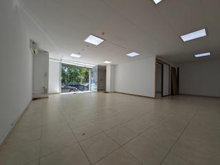 Lloguer Local Comercial  Carrer cristofor colom. Difano, luminoso y con posibilidad de dividir salas