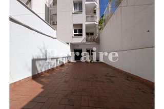 Etagenwohnung in Plaça de mañé i flaquer 7. Terraza de 40 m2