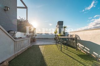 Attique à Calle salvador de 9. A tres vientos, con piscina comunitaria