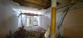 Local Comercial  Avenida d'isabel la catòlica. Gran potencial de recuperacion como vivienda