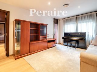 Flat in Calle melcior de palau 19. Todo exterior, esquinero y orientado al sur
