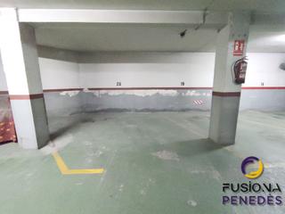 Aparcament cotxe a Poble Nou. Parking  vilafranca del penedes poble nou
