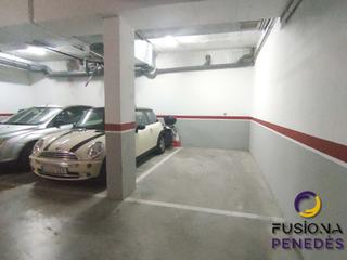 Aparcament cotxe a Poble Nou. Parking  vilafranca del penedes poble nou