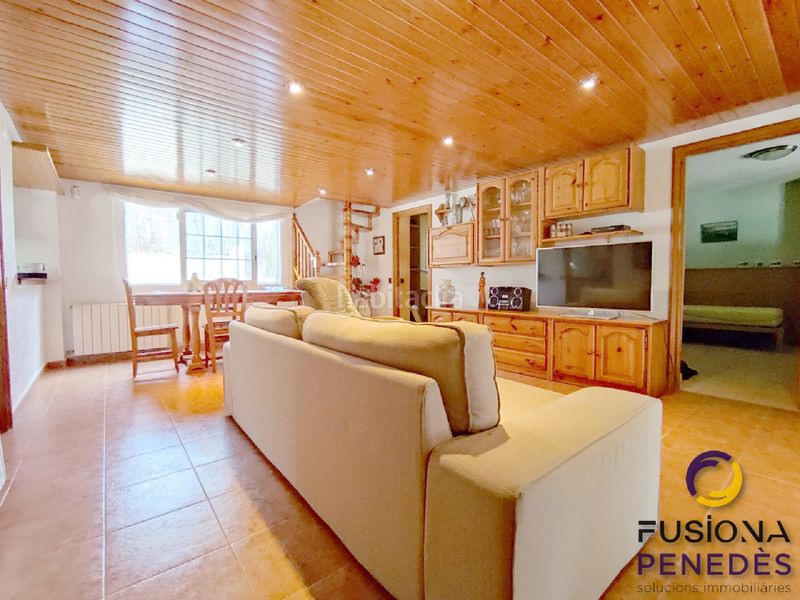 Foto c5e3cb3a-fe00-45a4-8eb2-910b3c5f2e82. Casa amb calefacció aparcament a Olèrdola