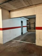 Location Parking voiture à Indivil i mandoni 15. Plaza de aparcamiento y trastero.