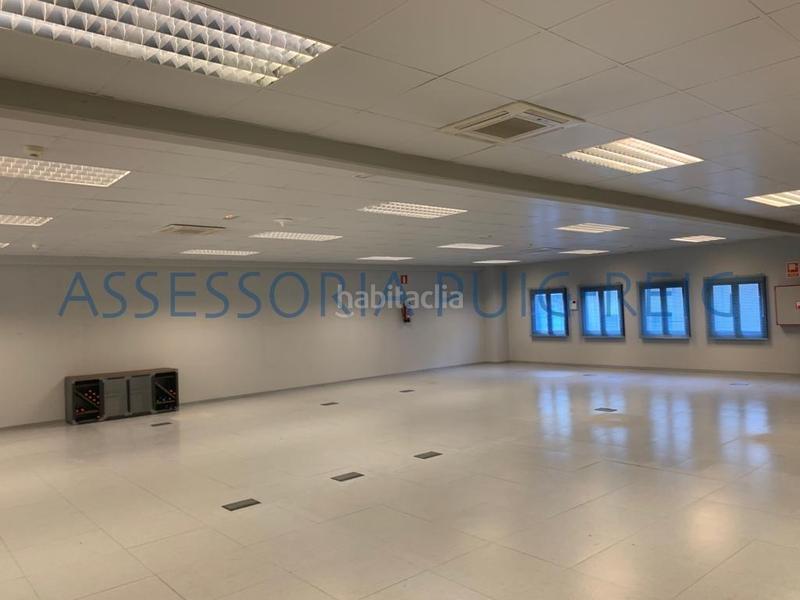 Foto f6bc4e65-1446-4b07-a5ed-b9d022b24534. Bâtiment à usage industriel dans Cercs