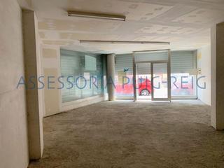Rent Business premise in Carretera de Vic - Remei. Local comercial de dos plantas en manresa.