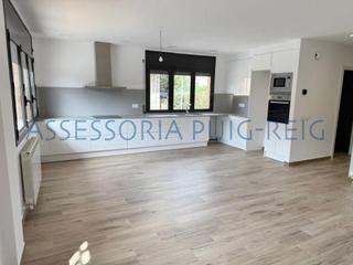 Pis a Avià. Piso de tres habitaciones y totalmente reformado en avià