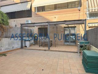 Semi detached house in Santpedor. Casa unifamiliar con patio y garaje en santpedor