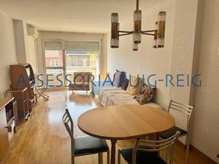 Piso en Centre - Passeig i Rodalies. Amplio piso céntrico de 4 habitaciones con balcón, plaza de apar