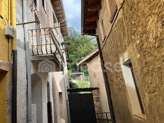 Reihenhaus in Pobla de Lillet (La). Casa de pueblo con gran potencial en el centro de la pobla de li