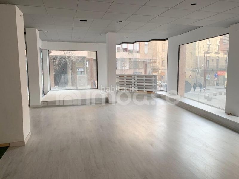 Foto eba7a9df-62a2-447d-9f4c-1fffe9d38dc7. Local comercial a Barri Antic Manresa