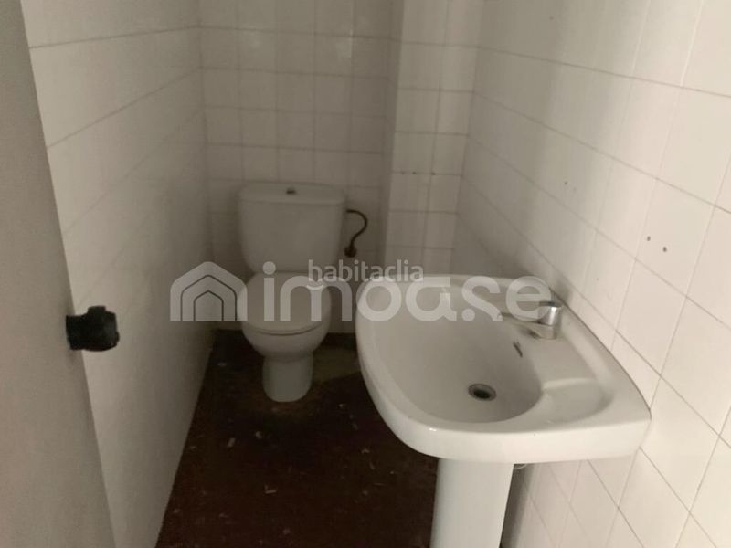 Foto f8b8b74c-faca-4380-a832-461316fb7967. Local comercial a Barri Antic Manresa