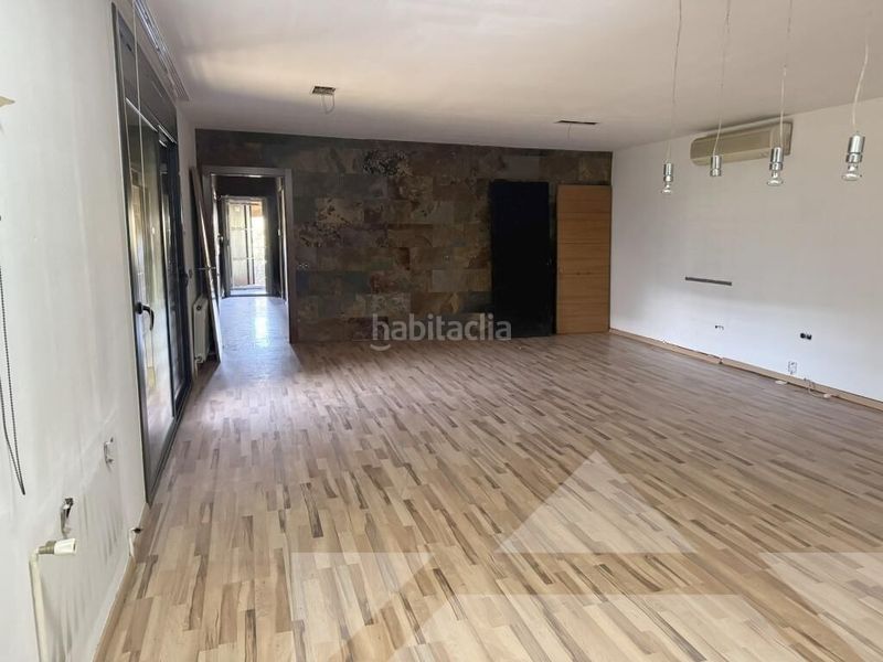 Foto 13bac155-6d3b-466b-9725-fbb85fa8104f. Xalet amb aparcament piscina a Navarcles