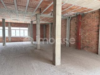 Local Comercial en Puig-reig. Local amplio y diáfano con muchas posibilidades de reforma