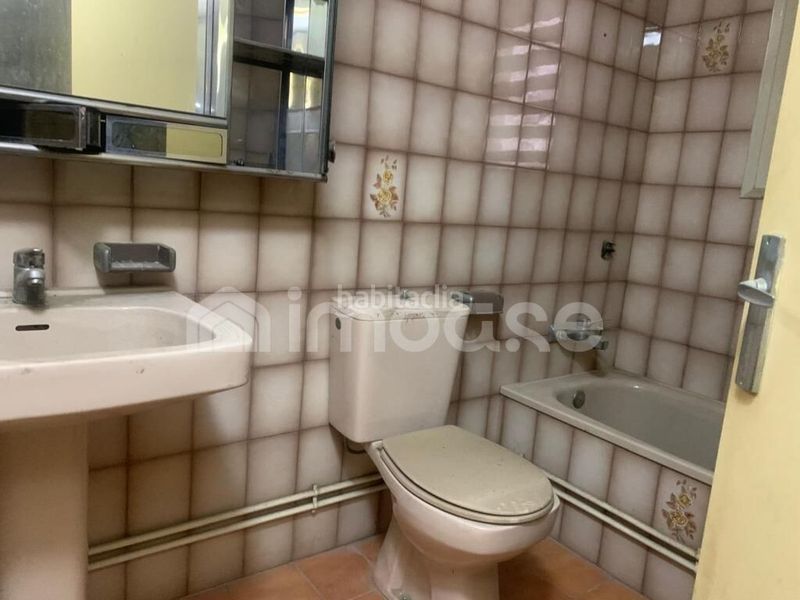 Foto fc2af120-c3c0-44b9-be10-189e1f72f354. Casa amb aparcament a Sallent