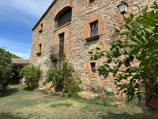 Mas à Sant Mateu de Bages. Masía de piedra con terreno en sant mateu de bages
