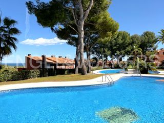 Casa a schiera in Carrer margalló. Exclusiva adosada esquinera con vistas al mar