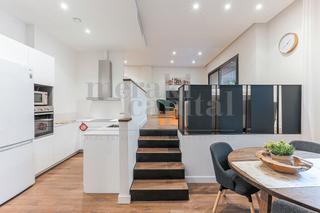 Rent Ground floor in Carrer del torrent de la bomba 44. Exclusiva planta baja con terraza, piscina y zona wellness – san