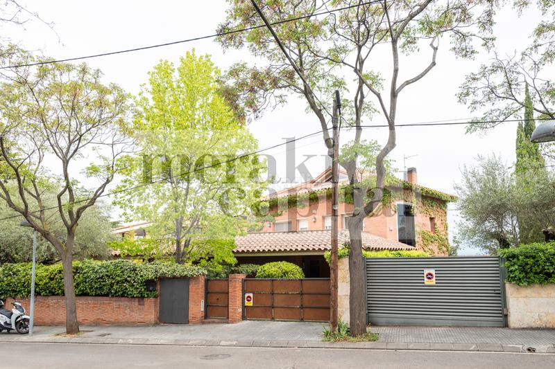 Foto d0dc393d-4b0b-47fa-a4fa-a48b5230129e. Casa a carrer de mozart 16 a Arxiu Sant Cugat del Vallès