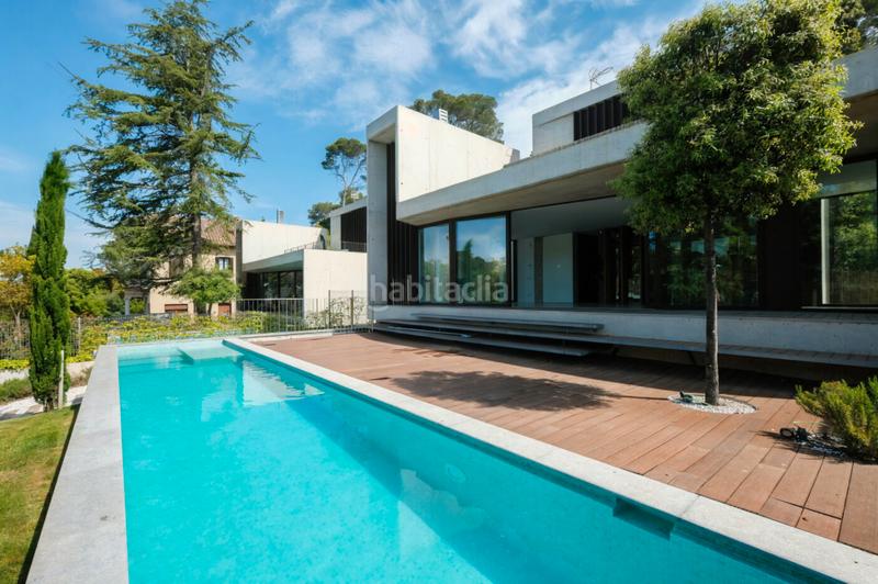 Foto 626b5e1f-391b-4610-994c-0f79f76402af. Casa amb xemeneia calefacció aparcament piscina a Sant Cugat del Vallès