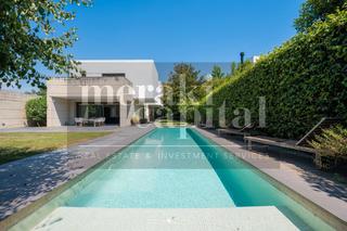 Maison  Carrer brollador. Casa familiar elegant de 5 dormitoris amb piscina a valldoreix