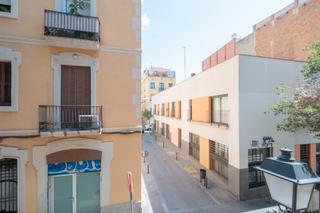 Pis a Carrer de pere serafí 27. Habitatge funcional i acollidor en finca amb ascensor