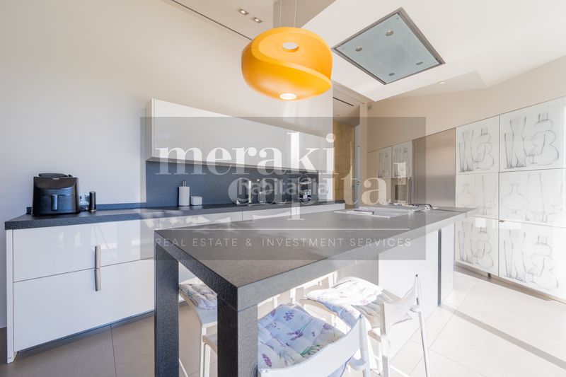 Foto 79c57e1b-d1b3-4951-8830-00999733c700. Casa amb xemeneia calefacció aparcament piscina a Sant Cugat del Vallès