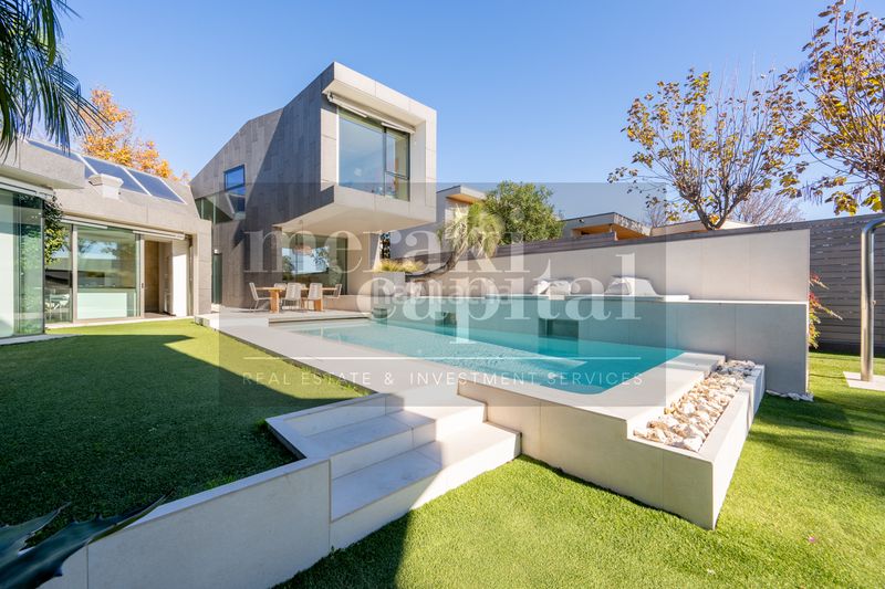 Foto af4d3a61-4936-48e5-9613-3e5a9aabb9cd. Casa amb xemeneia calefacció aparcament piscina a Sant Cugat del Vallès