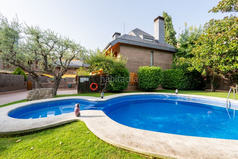 Casa adossada amb xemeneia calefacció aparcament piscina a Sant Cugat del Vallès