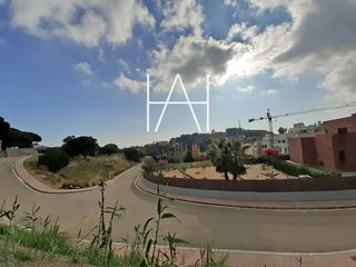 Terreno residencial en Canafort-El Puntó. Parcela de 1.866m2 ubicada en la urbanización rocaferrera, una p