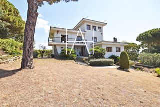 Chalet  Riu mogent. Casa a 4 vientos en venta en les sureres de 311 m2 construidos y