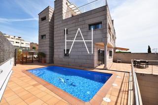 Maison à Tiana. Excelente casa con piscina en tiana