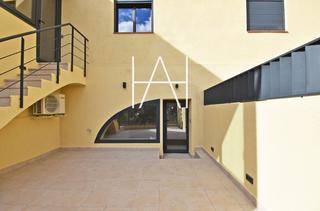 Location Duplex  Santissima trinitat del mont. En alquiler piso bajos en duplex a tres vientos amueblado con te