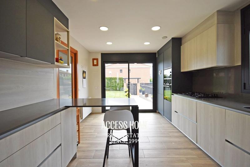 Foto fb9c8c1c-c0bb-4d75-83bd-746ac332f2c0. Chalet magnifica casa unifamiliar en Cabrera de Mar