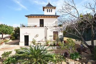 Chalet à Sant Vicenç Platja. Casa de estilo modernista en sant vicenç de montalt