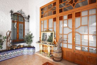 Casa a Arenys de Munt. Casa con torreón y encanto indiano en venta en el corazón de are