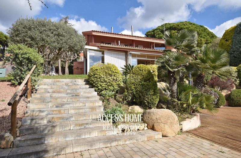 Foto c087ae30-a73c-4d66-becb-26c656c1a26a. Xalet amb calefacció aparcament piscina a Sant Vicenç Centre Sant Vicenç de Montalt
