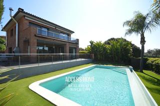 Xalet a Caldes dEstrac. Casa con vistas a mar en caldes destrac