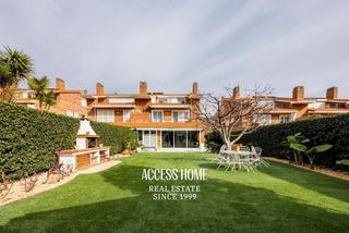 Maison à Alella. Gran casa a la venta en el centro de alella