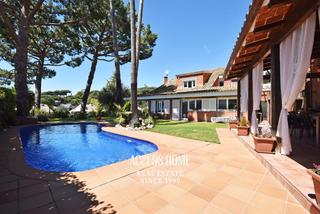 Chalet dans Supermaresme. Villa con piscina en sant vicen de montalt