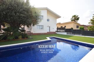 Chalet à Alella. Excelente casa con piscina en la serreta, alella