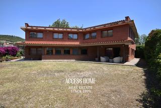 Chalet dans Cabrera de Mar. Excelente casa unifamiliar en el centro de cabrera de mar