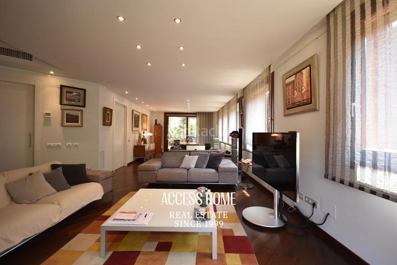 Foto c31edfa3-9c0e-443c-b5a8-9d4385e1db96. Chalet excelente casa unifamiliar en el centro en Cabrera de Mar