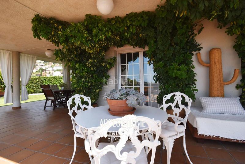 Foto daff0800-c5cf-4103-9a18-b434e9ed95dc. Xalet amb aparcament piscina a Alella