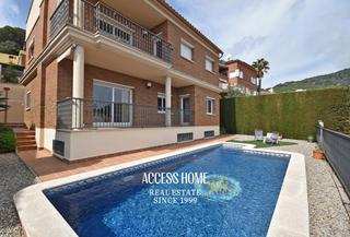 Chalet à Premià de Dalt. Exclusiva casa unifamiliar con vistas a mar en premià de dalt