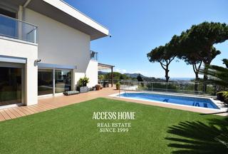 Chalet in Premi de Dalt. Casa a la venta en premi de dalt con espectaculares vistas a ma