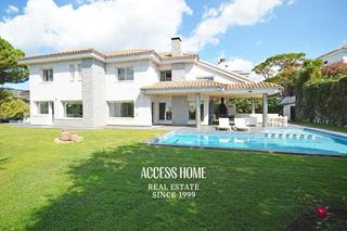 Chalet in Alella. Exclusiva propiedad con vistas a mar en can teixidó, alella