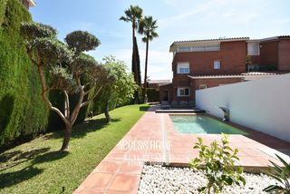 Casa a Sant Vicenç Platja. Casa esquinera con piscina en sant vicenç de montalt cerca de la