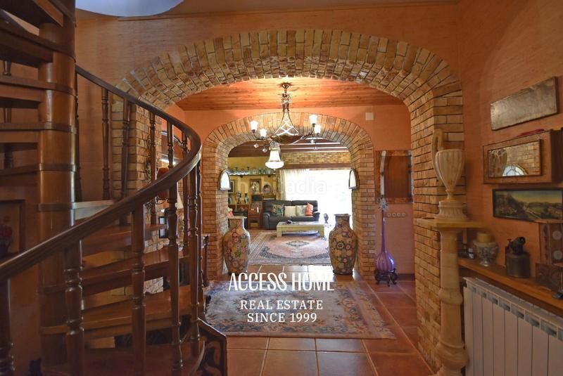 Foto 03b50ef8-66f2-47ed-ad69-2384d4a9cb30. Chalet casa con amplia parcela en Alella